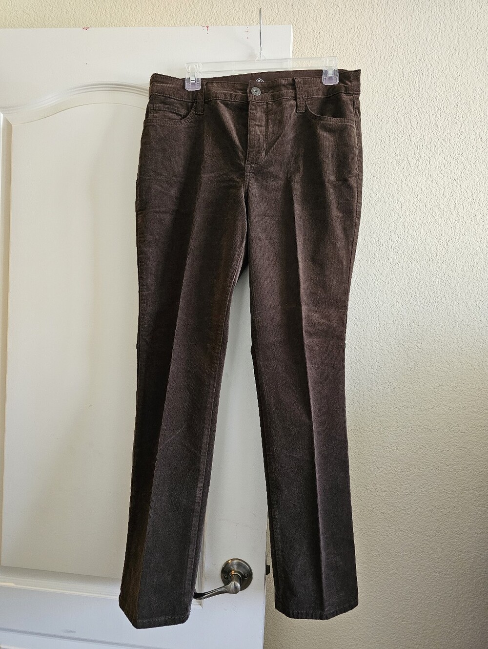 Straight-Leg Corduroy Jeans in Deep Brown